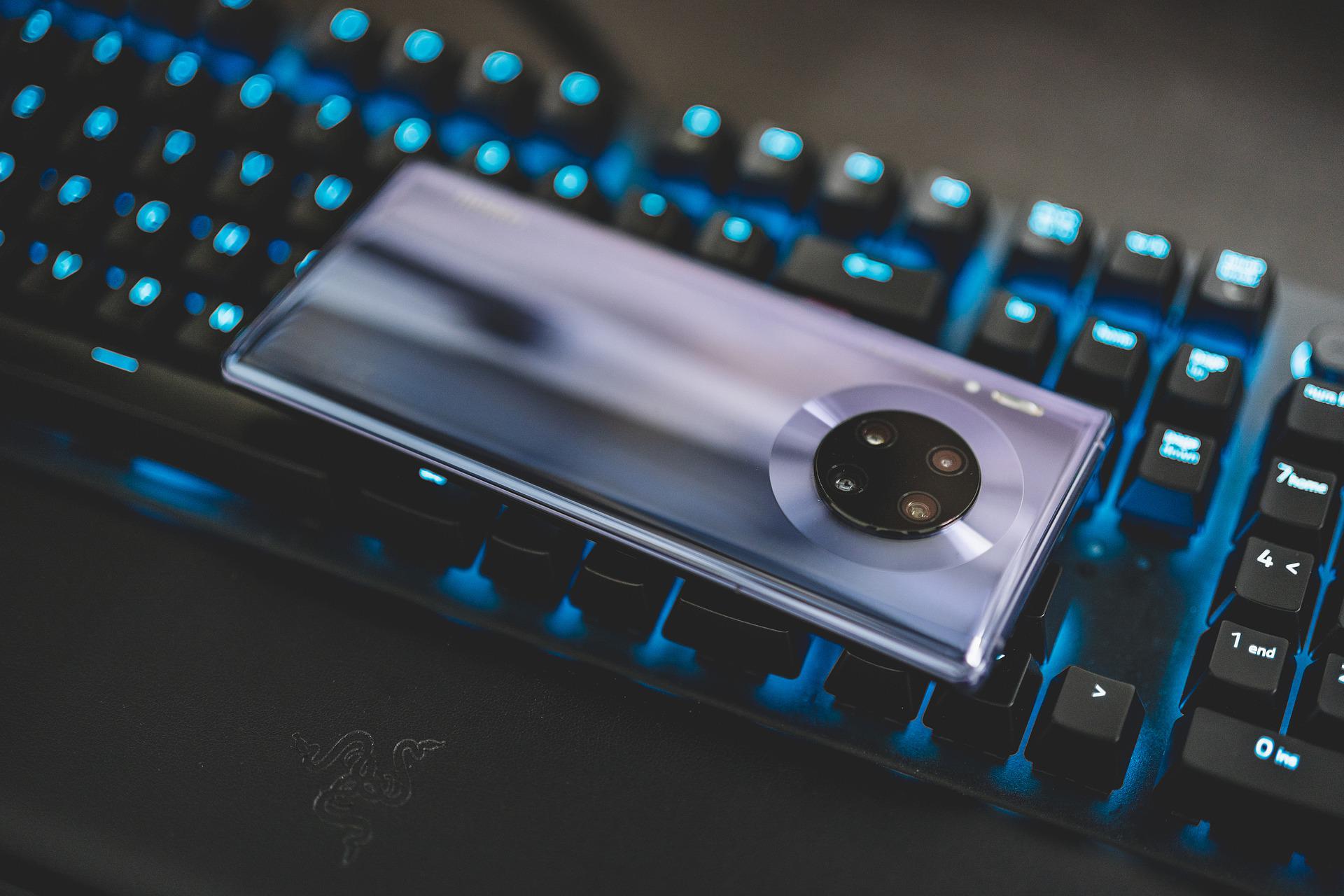 Read more about the article Canada to ban Huawei and ZTE from 5G network, risking China tensions